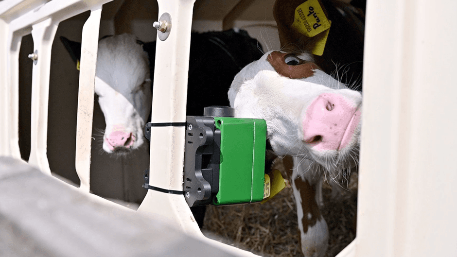Pneumonitor installed in housing, ready to capture pen conditions